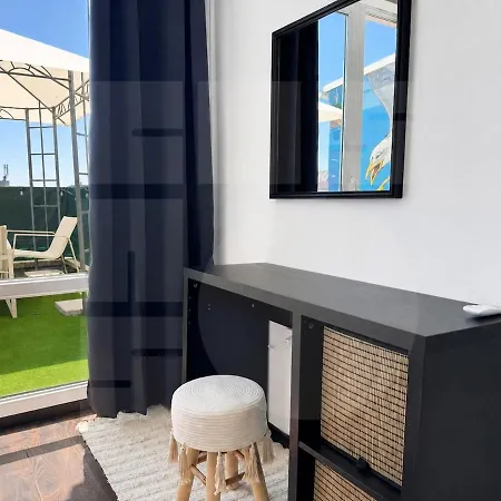 1br Rooftop Cityscape